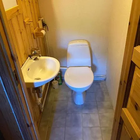 Apartment Basement In A Quiet Residential Area *